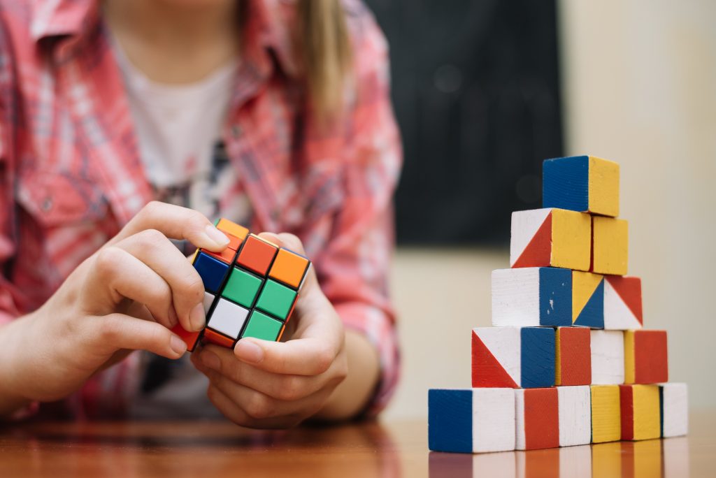 Światowy Dzień Kostki Rubika – Ikoniczna łamigłówka dla każdego
