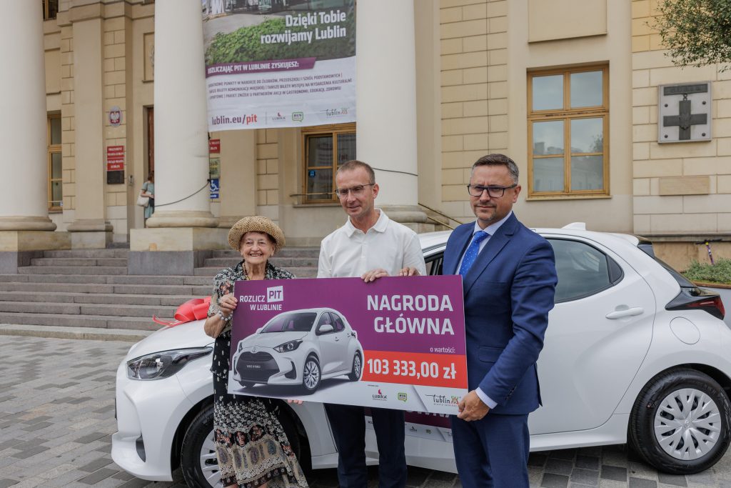 Zwycięzca loterii „Rozlicz PIT w Lublinie” odebrał samochód